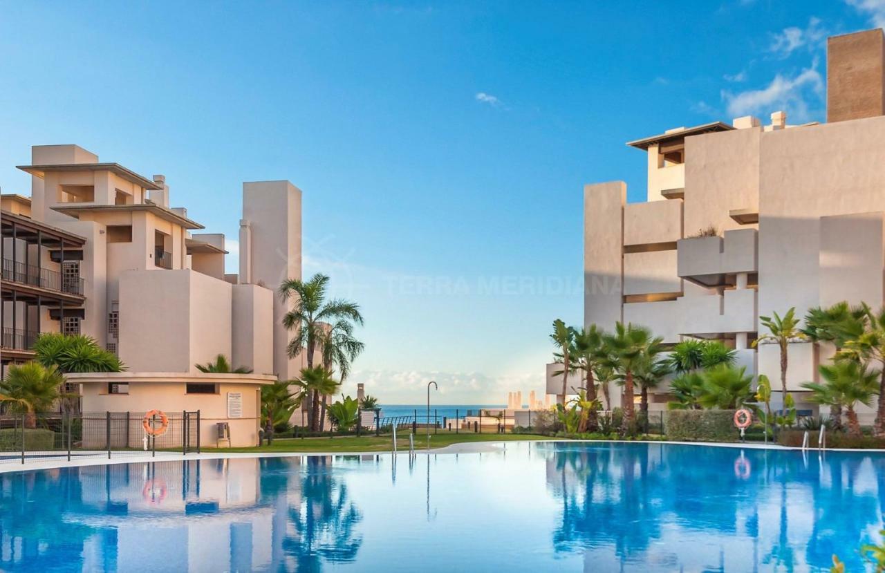 Bahia De La Plata Luxury Apartments Estepona Exterior photo